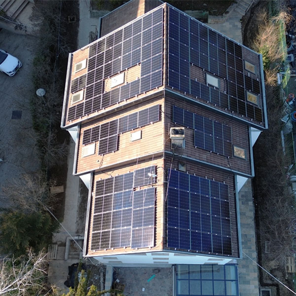 Détail panneau solaire IBC à cadre noir