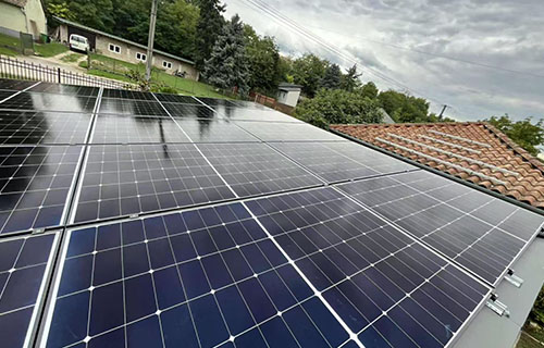 Installation photovoltaïque sur grande toiture avec modules IBC à haut rendement