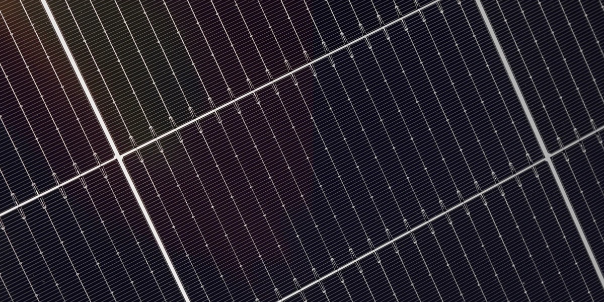 Module-photovoltaique-HJT-avec-cellules-grand-format-de-210-mm