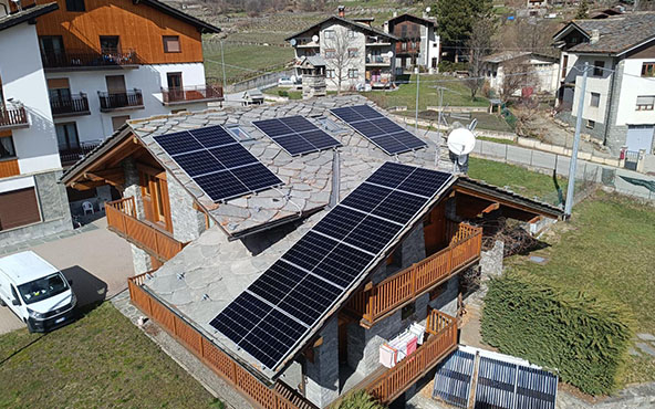 Installation photovoltaïque de 9,86 kWp avec modules IBC à cadre argenté