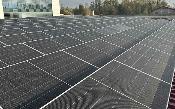 Projet photovoltaïque HJT 710 W à cadre argenté en Pologne